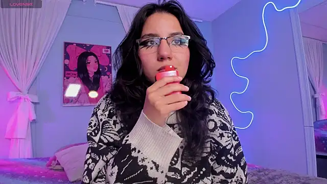 HollyPeach online show from January 10, 2026, 4:35 pm