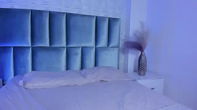 HollyPeach online show from May 3, 2026, 4:54 pm