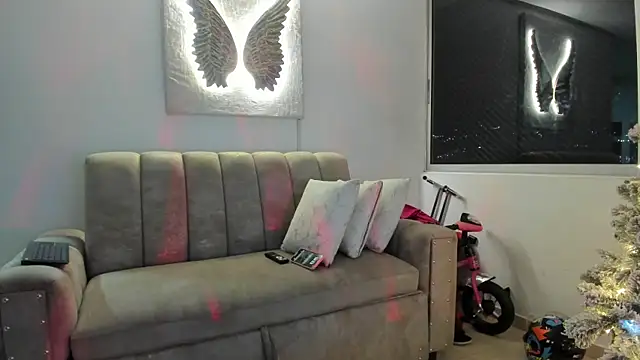 Snapshot of AmberEvans1 chatting on December 3, 2025, 12:23 am AmberEvans1 online show from December 3, 2025, 12:23 am