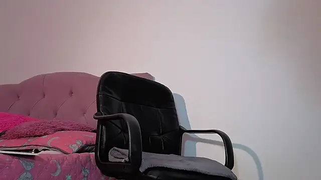 sexy natasha big ass online show from October 14, 2025, 4:40 pm