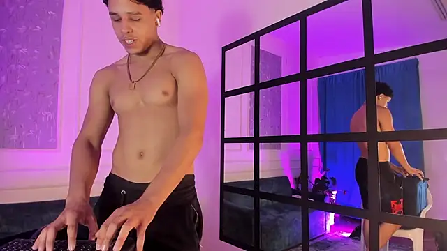 Snapshot of Adrian_Volt chatting on November 11, 2025, 3:45 am Adrian Volt online show from November 11, 2025, 3:45 am