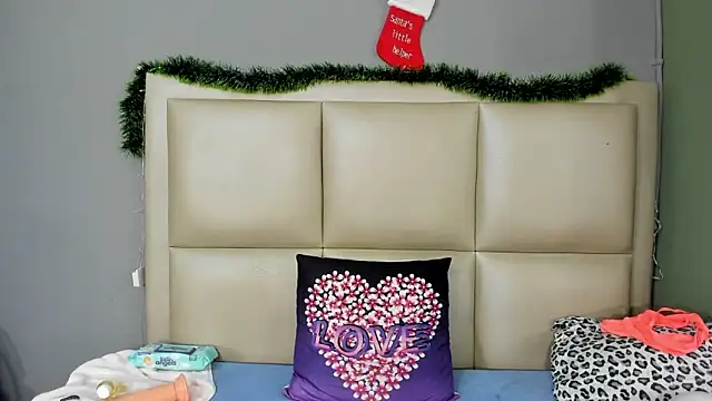 honey  hott online show from December 13, 2025, 8:04 pm