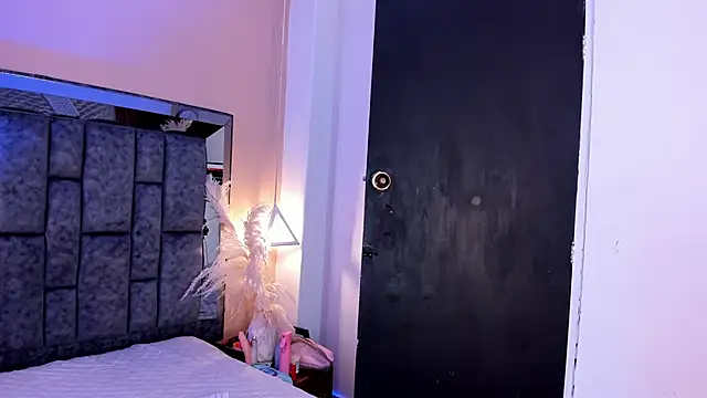 Snapshot of SofiRuiz_ chatting on October 19, 2025, 3:20 am SofiRuiz online show from October 19, 2025, 3:20 am