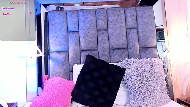 Snapshot of SofiRuiz_ chatting on December 14, 2025, 3:46 am SofiRuiz online show from December 14, 2025, 3:46 am