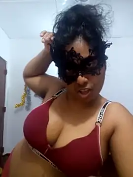 Expose Queen online show from April 21, 2026, 5:08 pm
