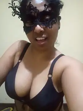 Expose Queen online show from February 27, 2026, 6:08 pm