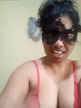 Expose Queen online show from February 17, 2026, 6:33 am