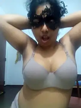 Snapshot of Expose_Queen chatting on July 28, 2026, 7:39 pm Expose Queen online show from July 28, 2026, 7:39 pm