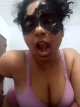 Snapshot of Expose_Queen chatting on August 4, 2026, 6:01 pm Expose Queen online show from August 4, 2026, 6:01 pm