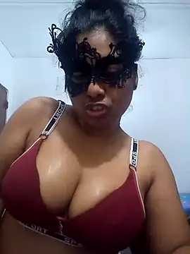 Expose Queen online show from April 29, 2026, 6:03 pm