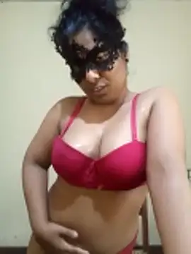 Expose Queen online show from February 25, 2026, 11:21 am