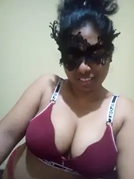 Expose Queen online show from March 6, 2026, 6:03 pm