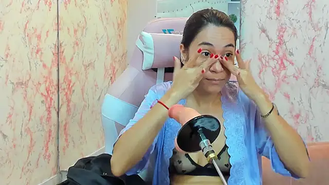 GabbiePrice online show from October 16, 2025, 4:15 pm