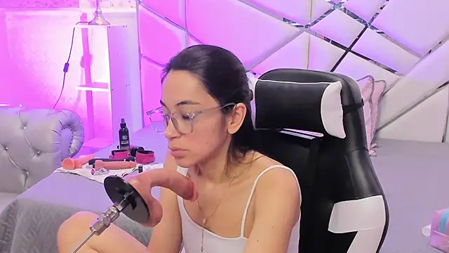 Snapshot of GabbiePrice chatting on June 16, 2026, 11:32 am GabbiePrice online show from June 16, 2026, 11:32 am
