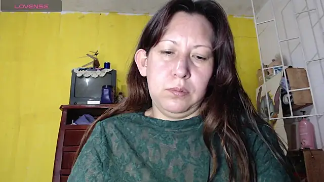 lirioo online show from February 3, 2026, 2:10 am