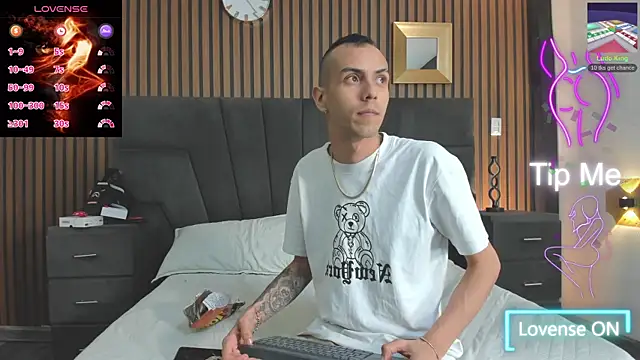 Snapshot of DerryAndIzzy chatting on November 13, 2025, 4:38 am DerryAndIzzy online show from November 13, 2025, 4:38 am