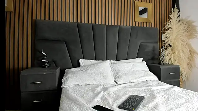 DerryAndIzzy online show from January 15, 2026, 4:05 am