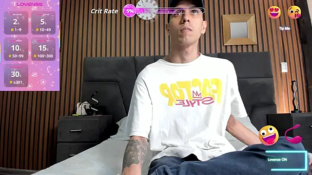 Snapshot of DerryAndIzzy chatting on October 22, 2025, 4:12 am DerryAndIzzy online show from October 22, 2025, 4:12 am