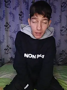 Snapshot of heyy_noah11 chatting on November 10, 2025, 1:21 am heyy noah11 online show from November 10, 2025, 1:21 am