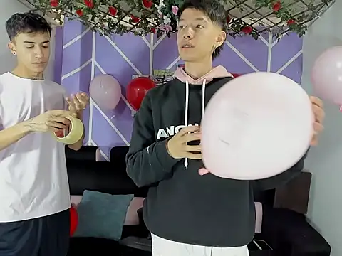 Snapshot of heyy_noah11 chatting on February 14, 2026, 1:44 pm heyy noah11 online show from February 14, 2026, 1:44 pm