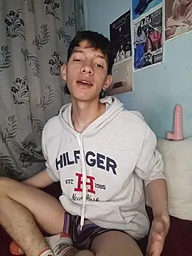 Snapshot of heyy_noah11 chatting on November 25, 2025, 2:12 am heyy noah11 online show from November 25, 2025, 2:12 am