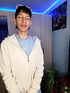 Snapshot of heyy_noah11 chatting on November 9, 2025, 12:47 am heyy noah11 online show from November 9, 2025, 12:47 am