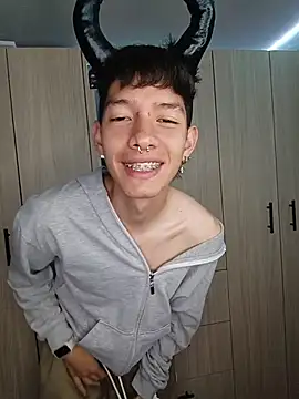 Snapshot of heyy_noah11 chatting on November 22, 2025, 1:04 am heyy noah11 online show from November 22, 2025, 1:04 am