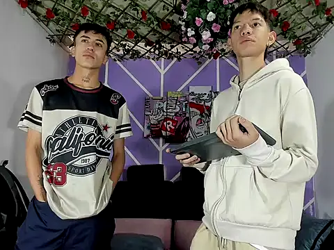 Snapshot of heyy_noah11 chatting on February 16, 2026, 1:43 pm heyy noah11 online show from February 16, 2026, 1:43 pm