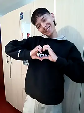 Snapshot of heyy_noah11 chatting on October 26, 2025, 1:17 am heyy noah11 online show from October 26, 2025, 1:17 am