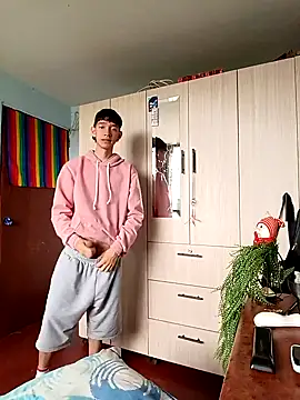 Snapshot of heyy_noah11 chatting on October 14, 2025, 3:34 pm heyy noah11 online show from October 14, 2025, 3:34 pm