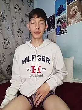 Snapshot of heyy_noah11 chatting on November 24, 2025, 12:54 am heyy noah11 online show from November 24, 2025, 12:54 am