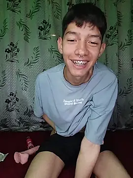 Snapshot of heyy_noah11 chatting on November 21, 2025, 1:04 am heyy noah11 online show from November 21, 2025, 1:04 am