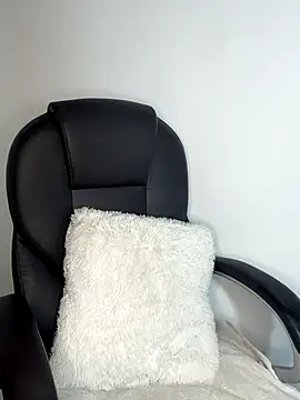 Snapshot of _Isabella_1 chatting on November 8, 2025, 2:37 am Isabella 1 online show from November 8, 2025, 2:37 am