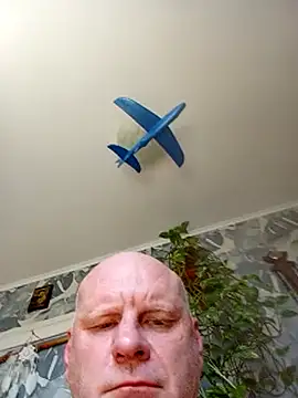 Snapshot of RaspuT002 chatting on July 26, 2026, 8:32 am RaspuT002 online show from July 26, 2026, 8:32 am