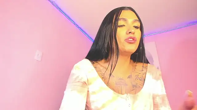 BiancaValentinna online show from February 3, 2026, 8:03 pm