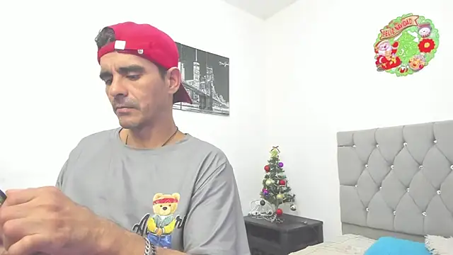 Sofi And Santy online show from January 12, 2026, 9:09 pm