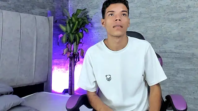 jhojan foxxx  online show from November 16, 2025, 8:35 pm