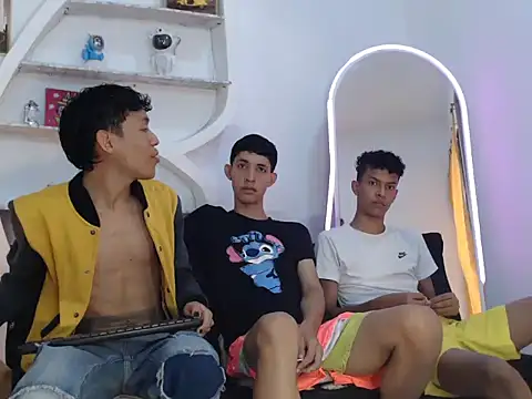 Snapshot of PYCS_BOYS chatting on October 11, 2025, 7:15 pm PYCS BOYS online show from October 11, 2025, 7:15 pm