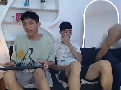 Snapshot of PYCS_BOYS chatting on October 12, 2025, 7:15 pm PYCS BOYS online show from October 12, 2025, 7:15 pm