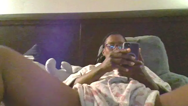 Snapshot of SweetCandy85 chatting on October 20, 2025, 3:08 am SweetCandy85 online show from October 20, 2025, 3:08 am