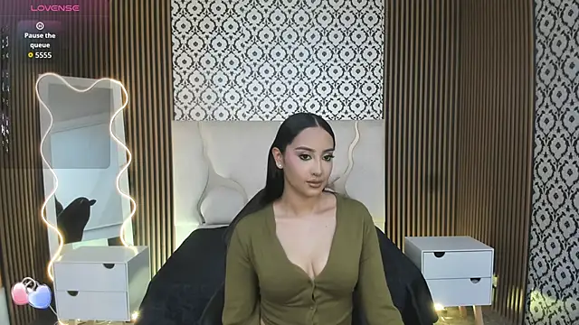 Snapshot of BEELLA_TAY1 chatting on November 9, 2025, 8:35 pm BEELLA TAY1 online show from November 9, 2025, 8:35 pm