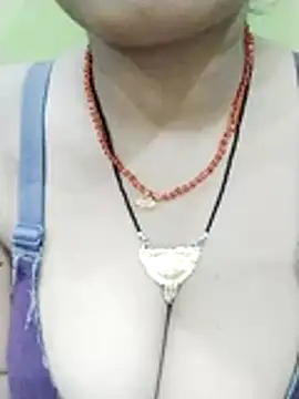 Snapshot of kiara-simmi chatting on November 10, 2025, 4:23 pm kiara-simmi online show from November 10, 2025, 4:23 pm