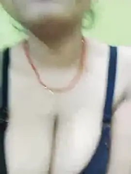 Snapshot of kiara-simmi chatting on November 18, 2025, 3:04 pm kiara-simmi online show from November 18, 2025, 3:04 pm