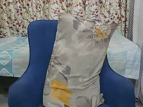 Snapshot of hii_tanisha chatting on December 1, 2025, 8:15 am hii tanisha online show from December 1, 2025, 8:15 am