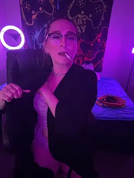 Snapshot of MiniMonroe chatting on October 20, 2025, 8:37 am MiniMonroe online show from October 20, 2025, 8:37 am