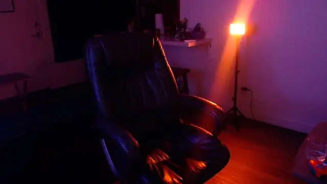 Snapshot of MiniMonroe chatting on October 13, 2025, 8:16 am MiniMonroe online show from October 13, 2025, 8:16 am