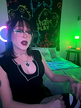 Snapshot of MiniMonroe chatting on October 18, 2025, 5:53 am MiniMonroe online show from October 18, 2025, 5:53 am