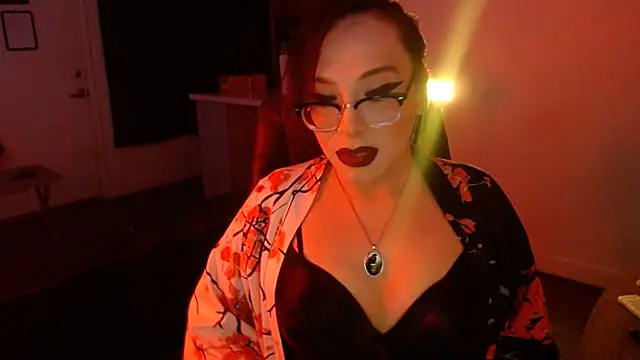 Snapshot of MiniMonroe chatting on October 14, 2025, 8:59 am MiniMonroe online show from October 14, 2025, 8:59 am