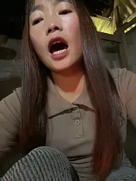 Snapshot of Maymay__ chatting on October 26, 2025, 4:24 am Maymay   online show from October 26, 2025, 4:24 am