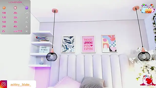 Isabella  gonzalez  online show from December 23, 2025, 3:28 am